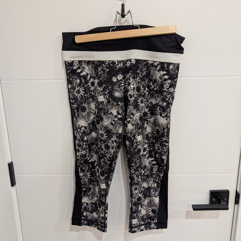 Lululemon Up the Pace Crop Flowabunga Black White Sunflower Crop | Sz 8